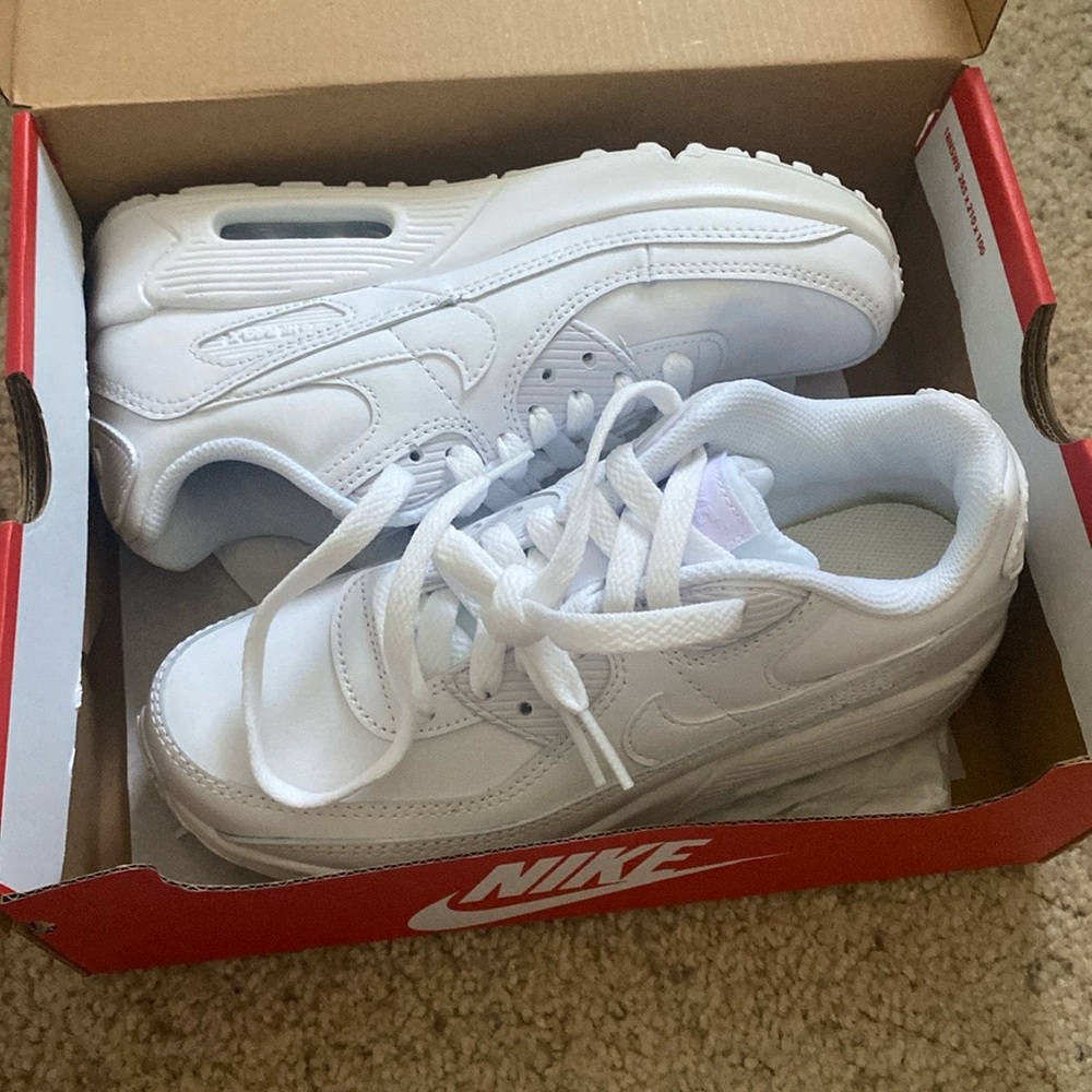 NIKE AIR MAX 90s GIRLS NEVER WORN